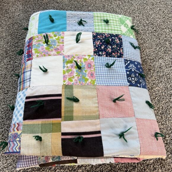 Vintage Handmade Patchwork Blocks Hand Quilt 88"x67" - Picture 6 of 8